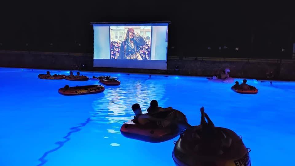 cine de verano en la piscina de orcera