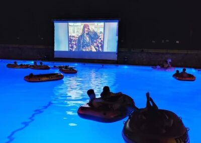 Aquasión: cine flotante y mucho más en la piscina de Orcera
